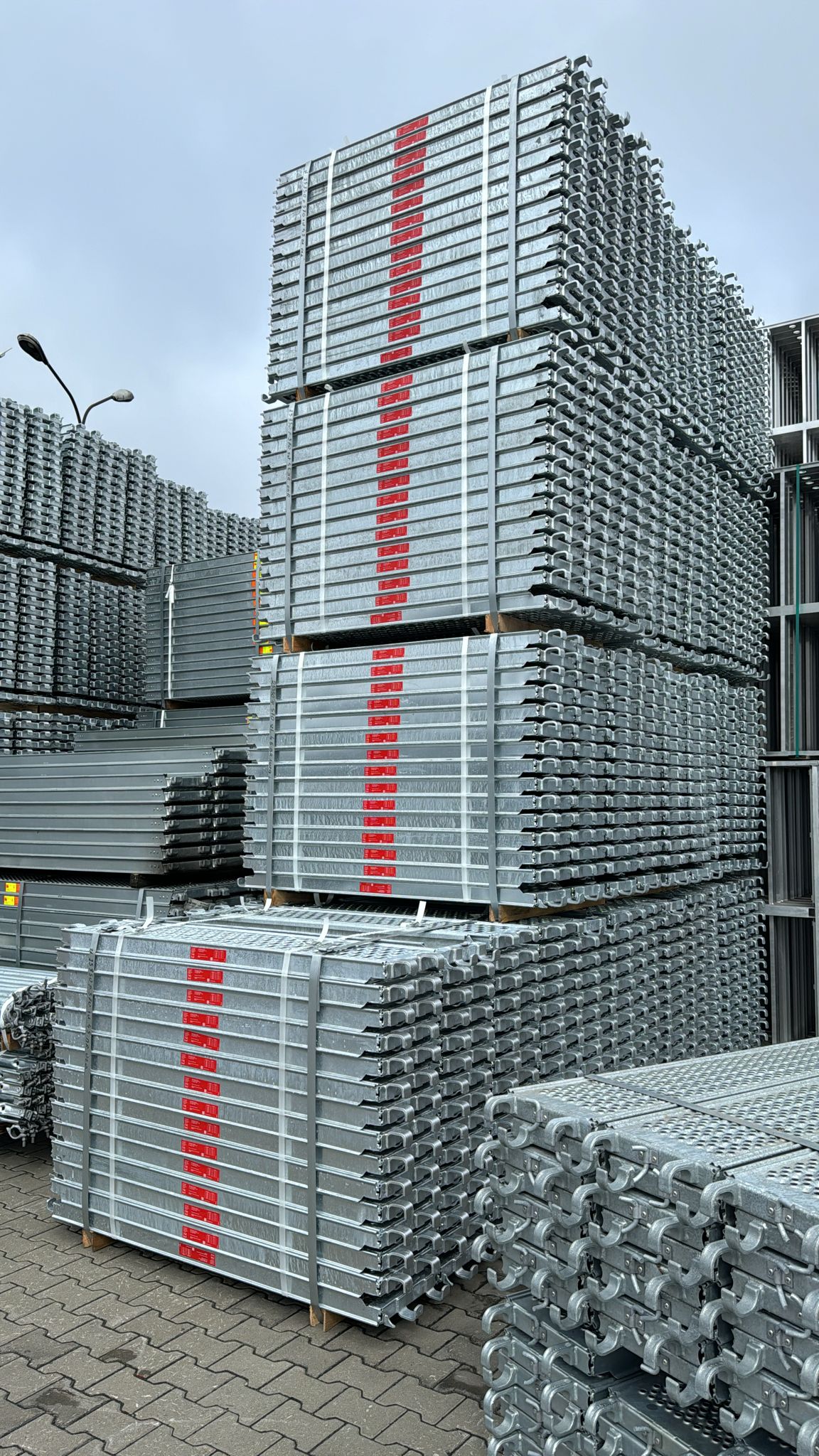 Altrad Futuro Modulgerüst auf einer Baustelle für effizientes Arbeiten